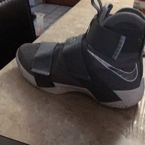 Lebron soldier 10